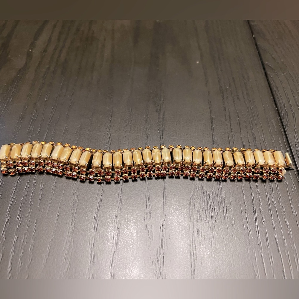 Estate Jewelry Bracelet in Amber, Beige, and Brown Gem Stones - Picture 4 of 6